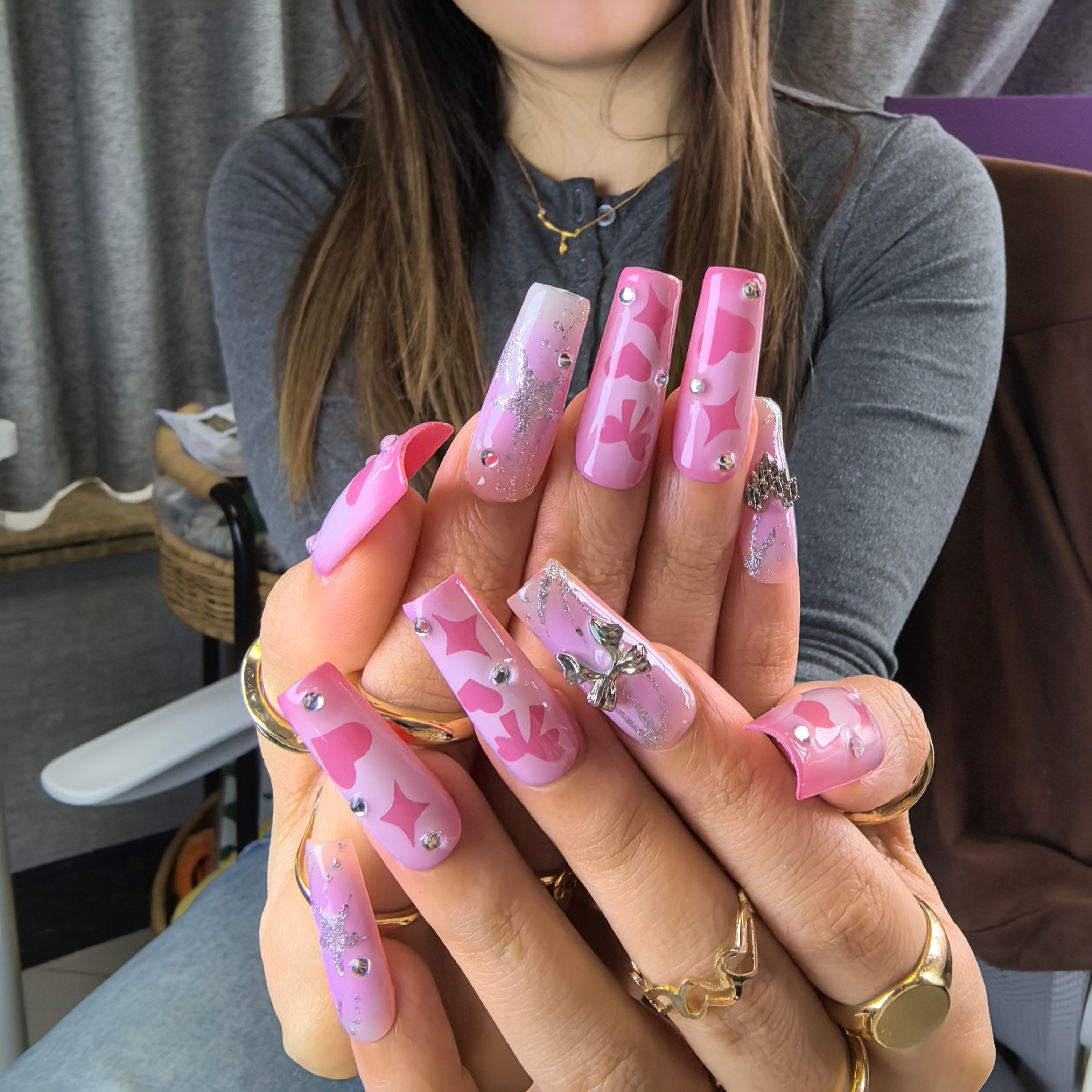 Candy Glitter handmade PMMA coffin nails – pastel pink to milky gradient with silver glitter and bow details