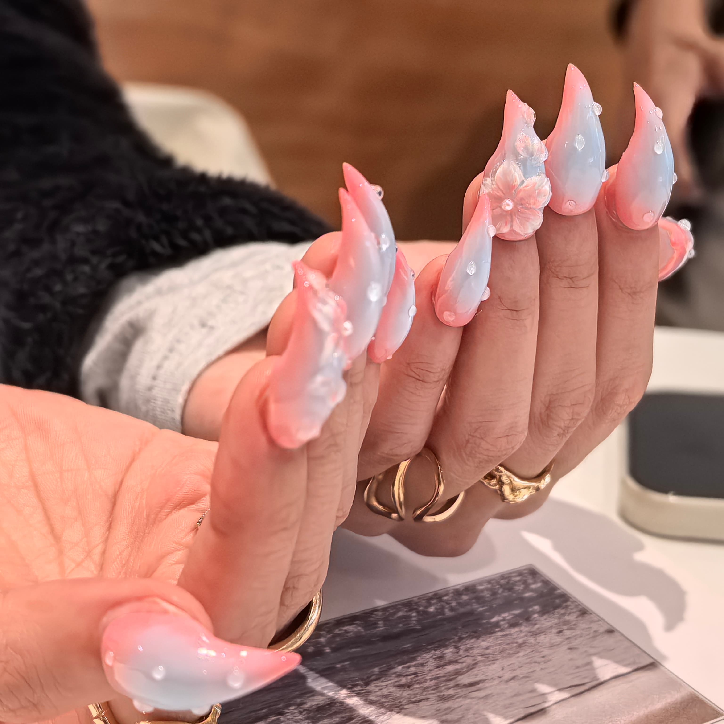 Cat Claws #1 21-25mm short cat claw press-on nails — hand-painted pink blue gradient translucent floral pearl luxury fake nails for women